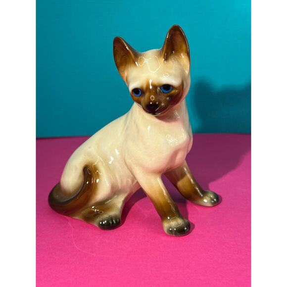 Harvey Knox Porcelain Siamese Sitting Cat Style #1147-1A81 4inch tall - Picture 1 of 5